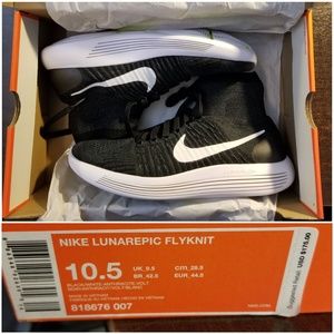 Nike Men's Lunarepic Flyknit Shield Running Shoes